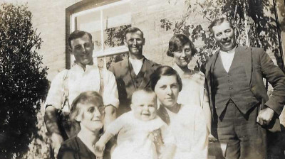 Male & Jeanes Family 1927
