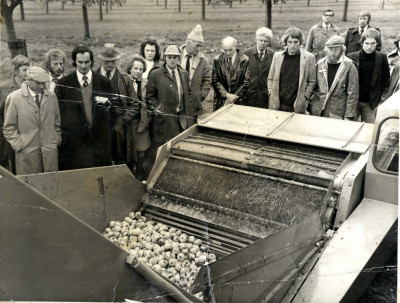 Trial of Tuthill-Temperley Apple Harvester