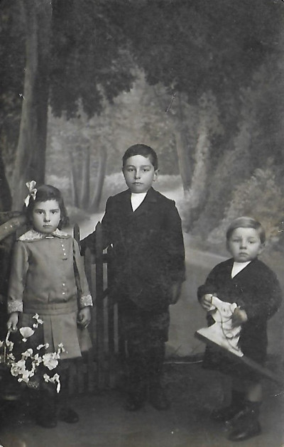 Studio photo of 3 children.