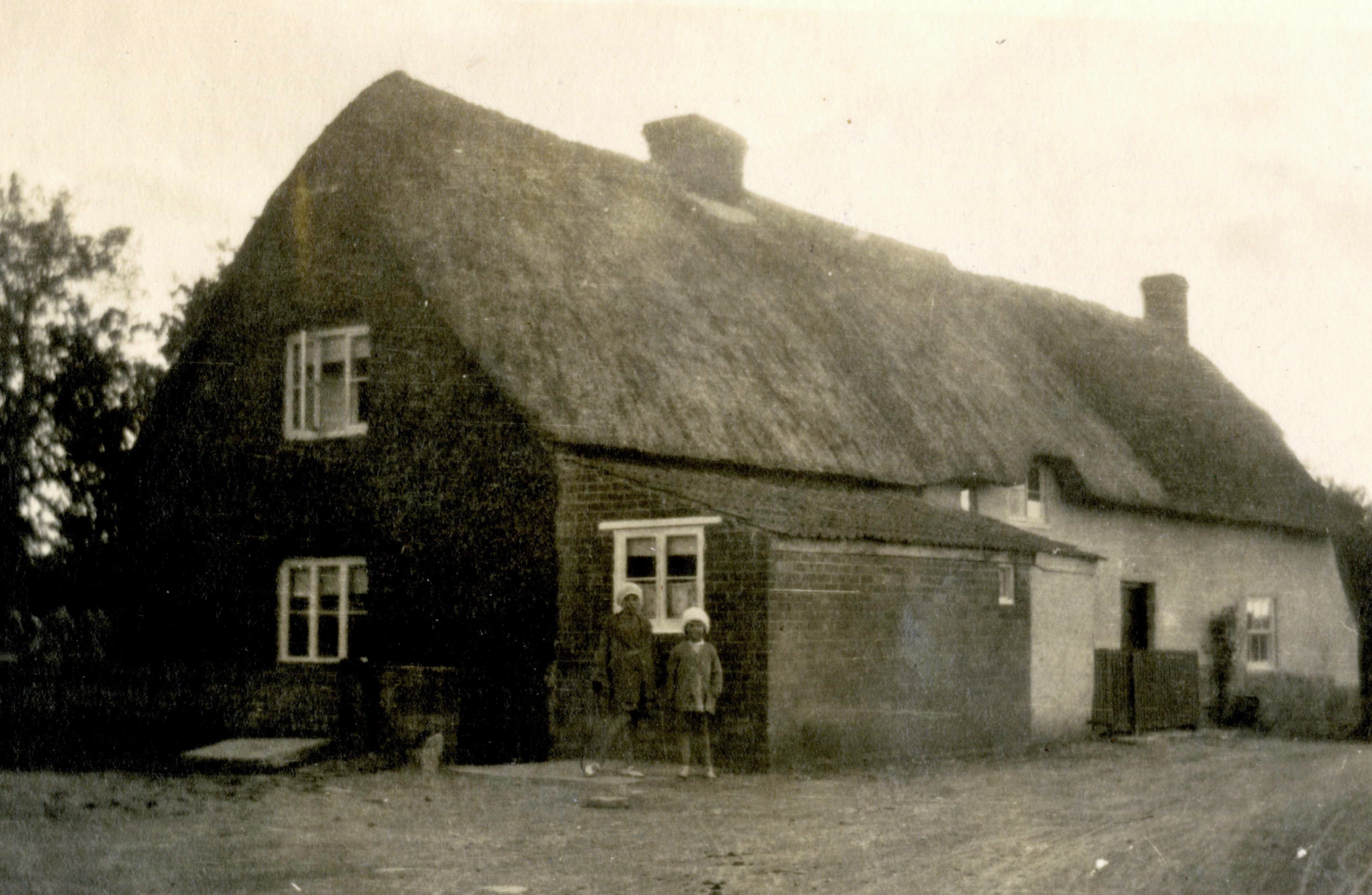 Thatched cottages - Lower Burrow