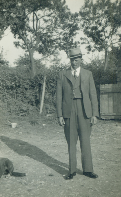 Elliott Family - Man in hat and 3 piece