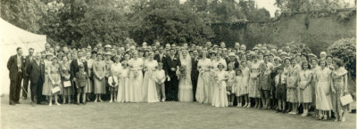 Elliott Family very large wedding gathering.