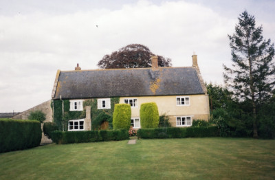 Mat Farm - Farmhouse building.