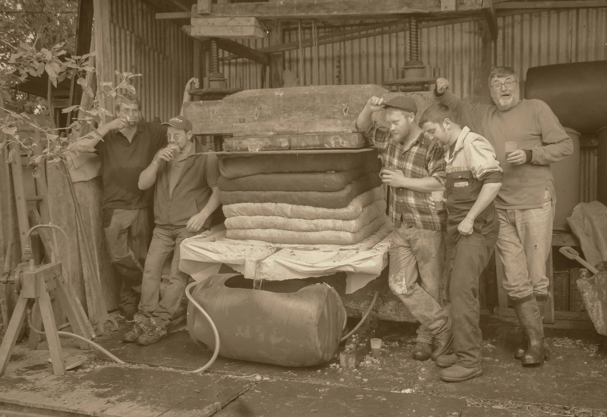 Elm twin-screw cider press