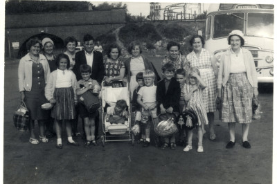 Sunday School outing to Weymouth 1964 see asset 1285 for names.