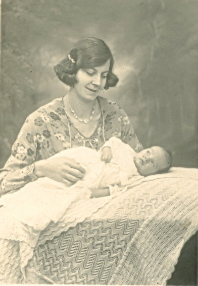 Beatrice Lilian Reed with baby
