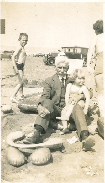 Walter Reed with grandchildren.