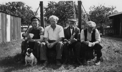 POW with farm workers - West Lambrook