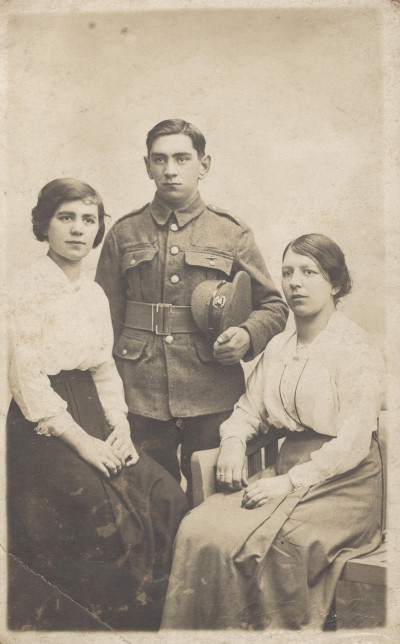 James Reed and two of his sisters.