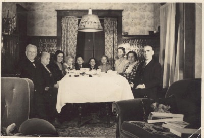 Edward George Reed in USA with extended family.