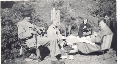 Picnic scene Millicent Reed and others.