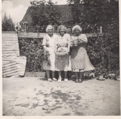Three Reed sisters collecting fruit & veg.