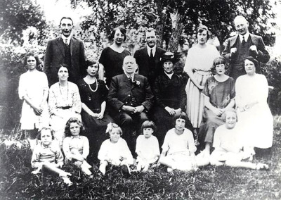 George and Ann Harvey and family - 1920