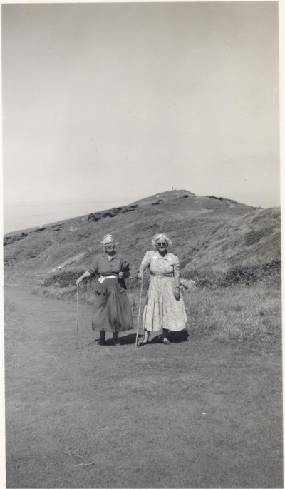 Reed sisters, possibly Beatrice & Priscilla