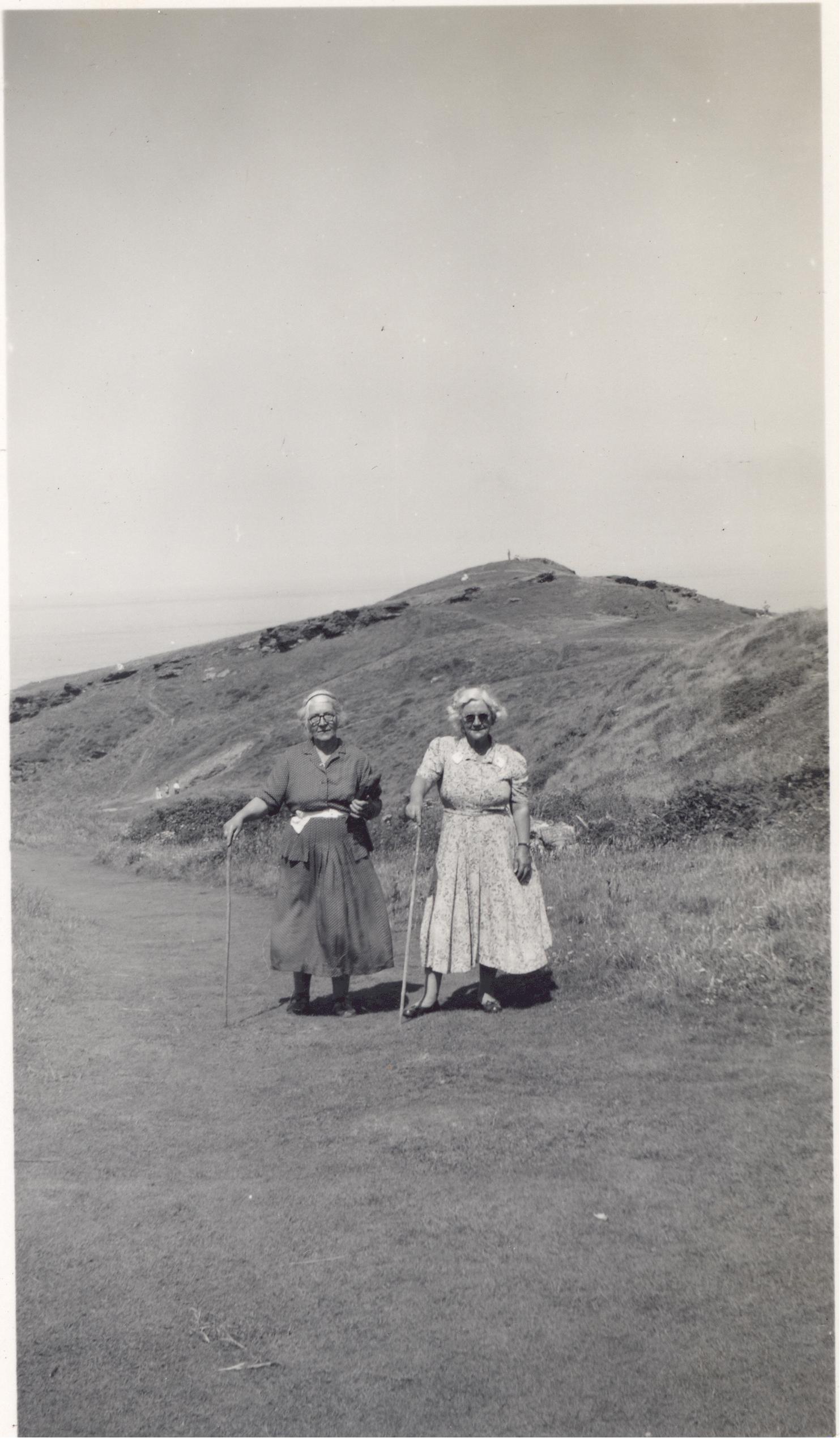 Reed sisters, possibly Beatrice & Priscilla