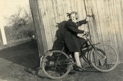Jen Tucker on bike.