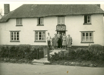 Group outside the Ash Inn Easter 1952
