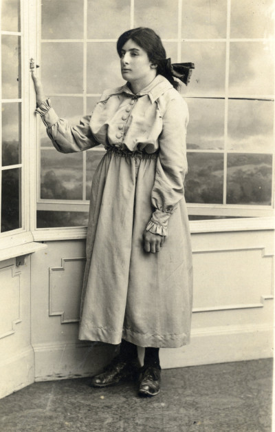 KC 669 Young Woman.