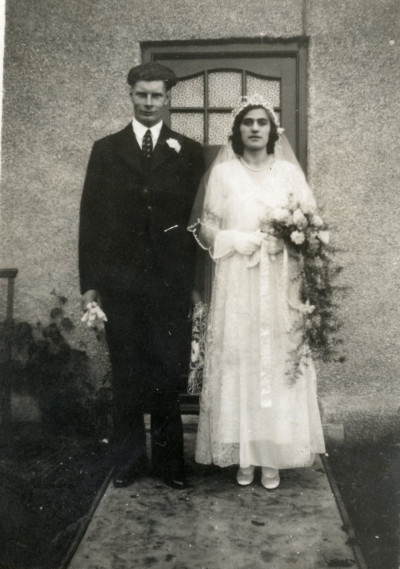 KC 686 Couple on Wedding Day