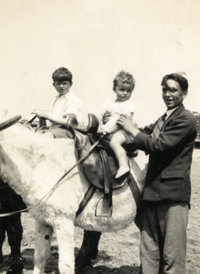 KC 733 Donkey Ride