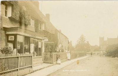 Postcard : J.Jeanes Shop in Sunnyside 1923.