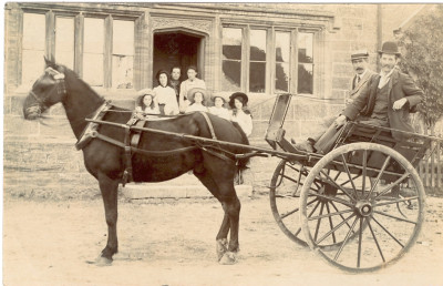 Pony & Trap outside the Wyndham arms & Group of Women & Girls.