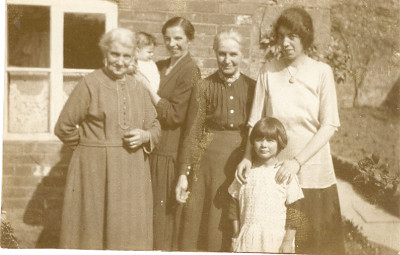The Satherley Family women.