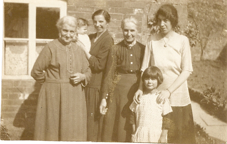 The Satherley Family women.