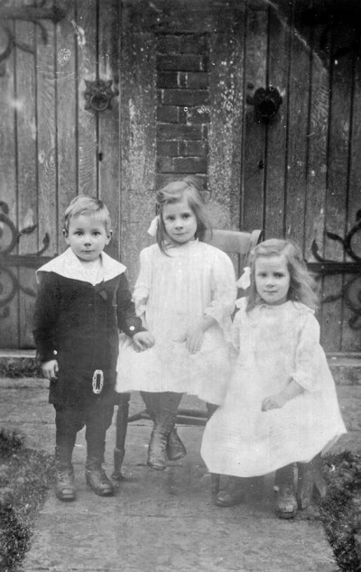 Bert, Phyllis and Dora Clark