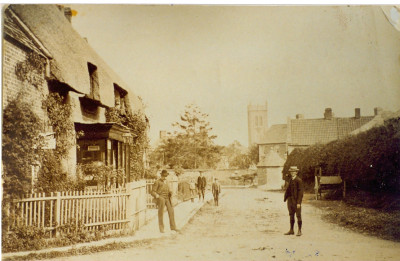 Jeanes Shop at Sunnyside with bystanders.
