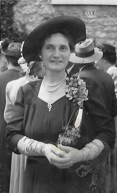 Dora Hoad