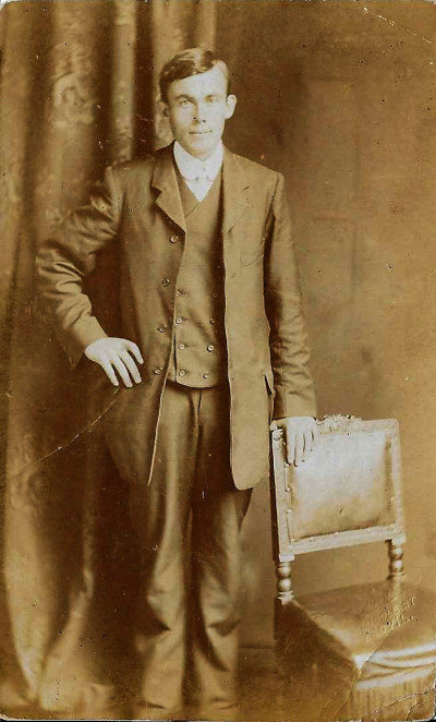 Formal photograph of Harry Bonning