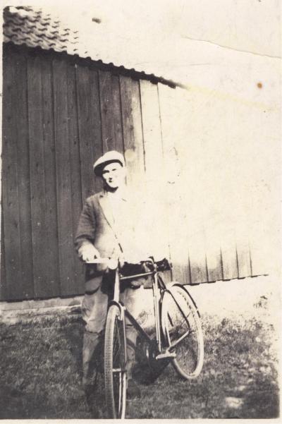 Harry Locke - father of Elaine Heathman nee Locke.