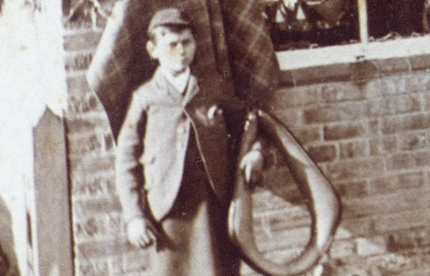 Eli Gillett, Saddler