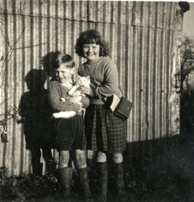 Doreen & Gordon Howard with cat