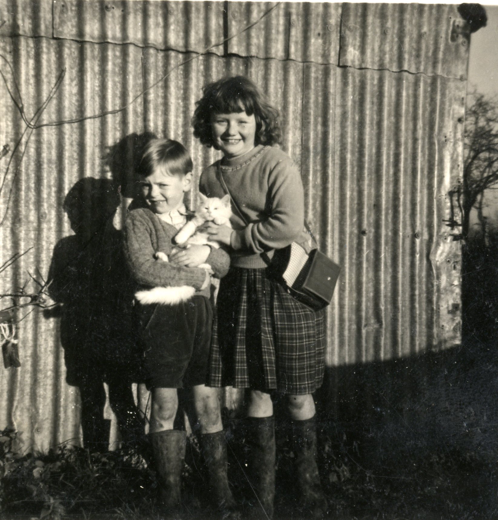 Doreen & Gordon Howard with cat