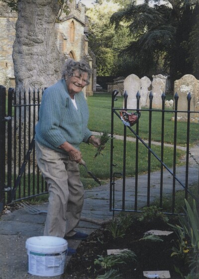 Margaret Elliott gardening