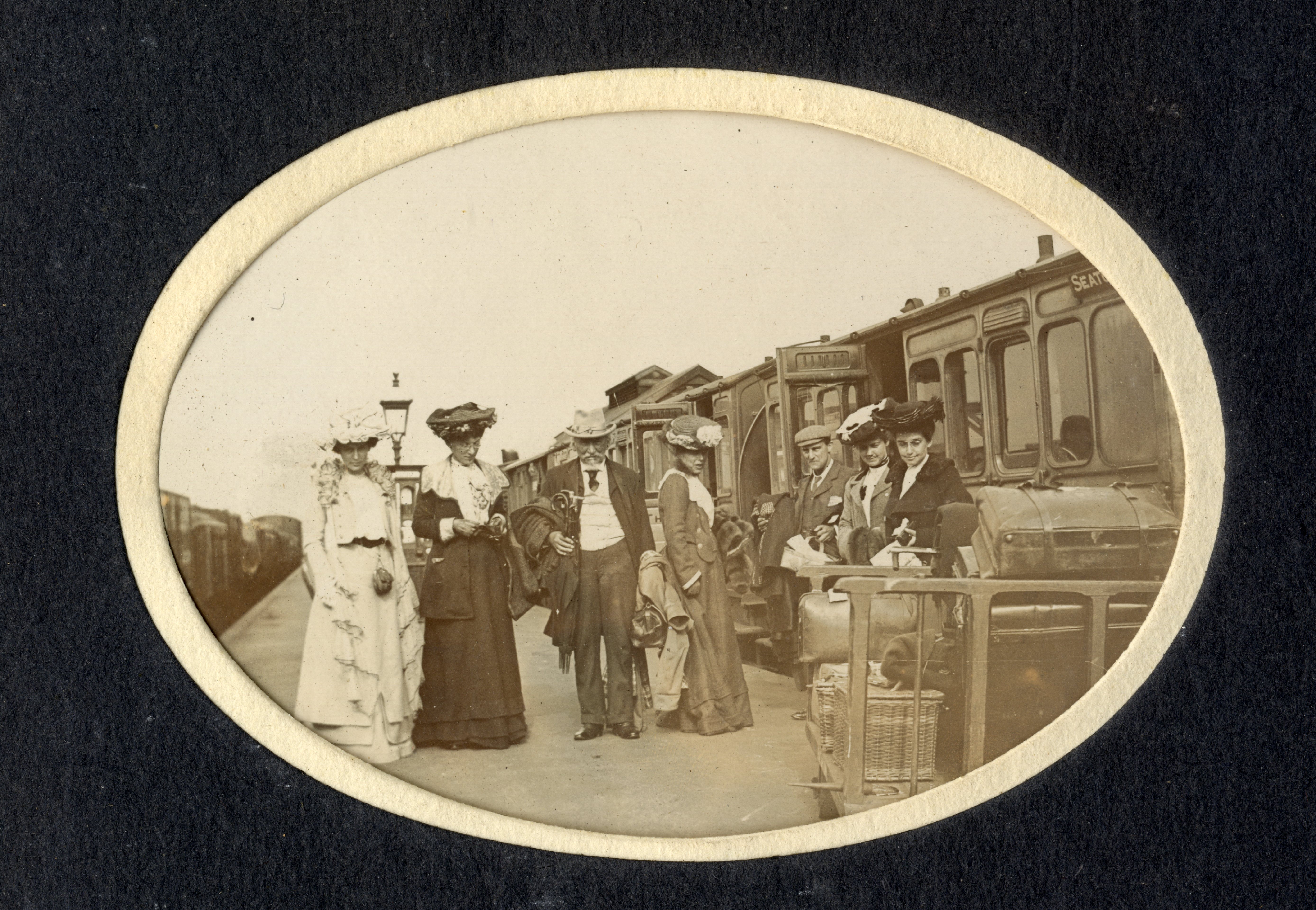 Edwardian Family group arriving / departing Yeovil Junction