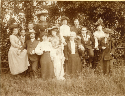 Large family group at Thorney House