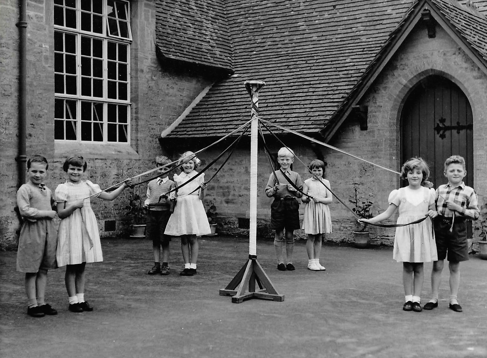Maypole dancers