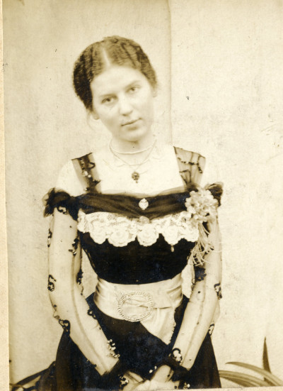 Photo of girl in evening / party gown