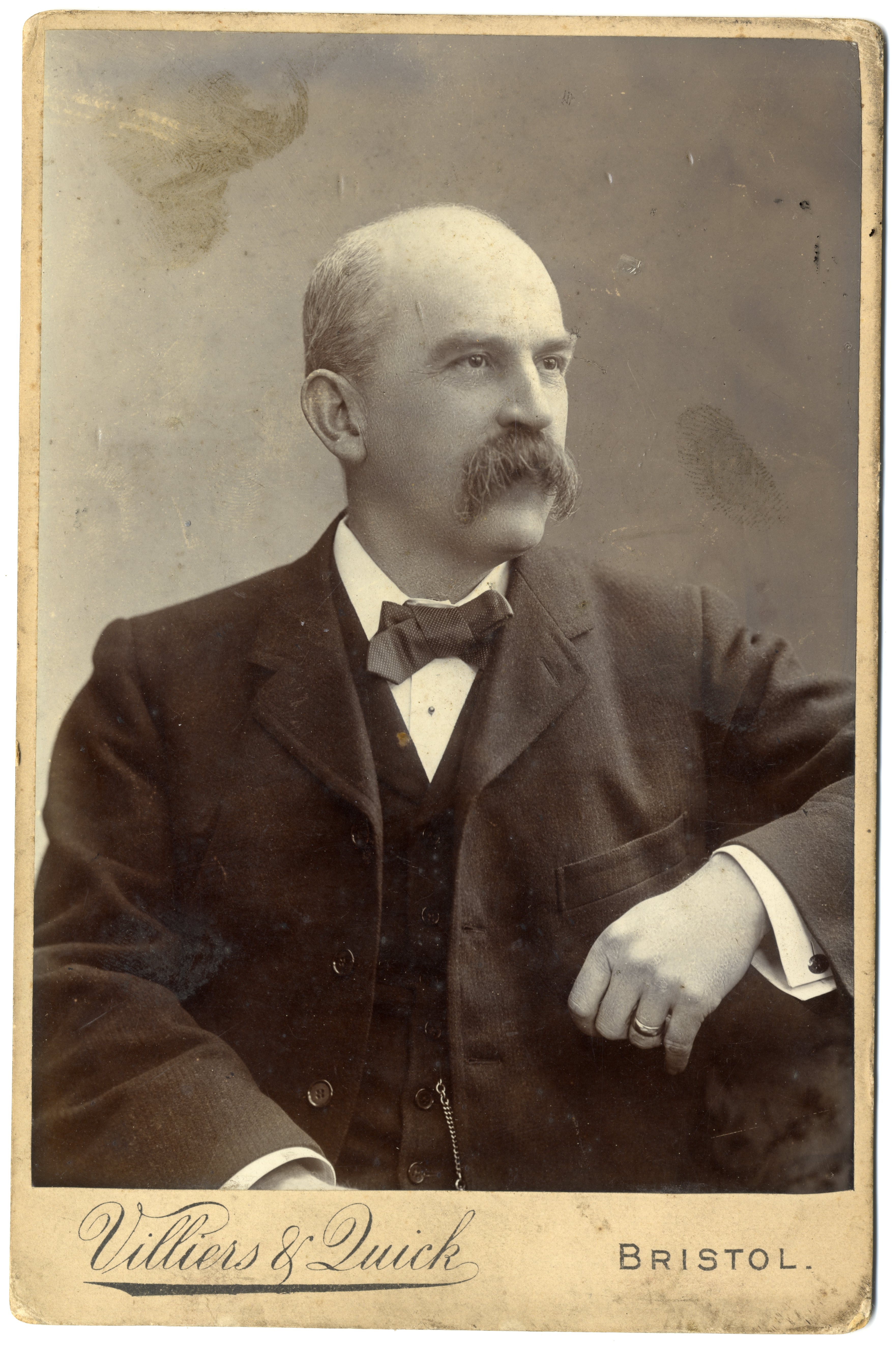 Late Victorian Image of Well-dressed Man