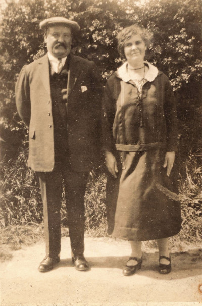 Fred & Bessie Barrett in best clothes.
