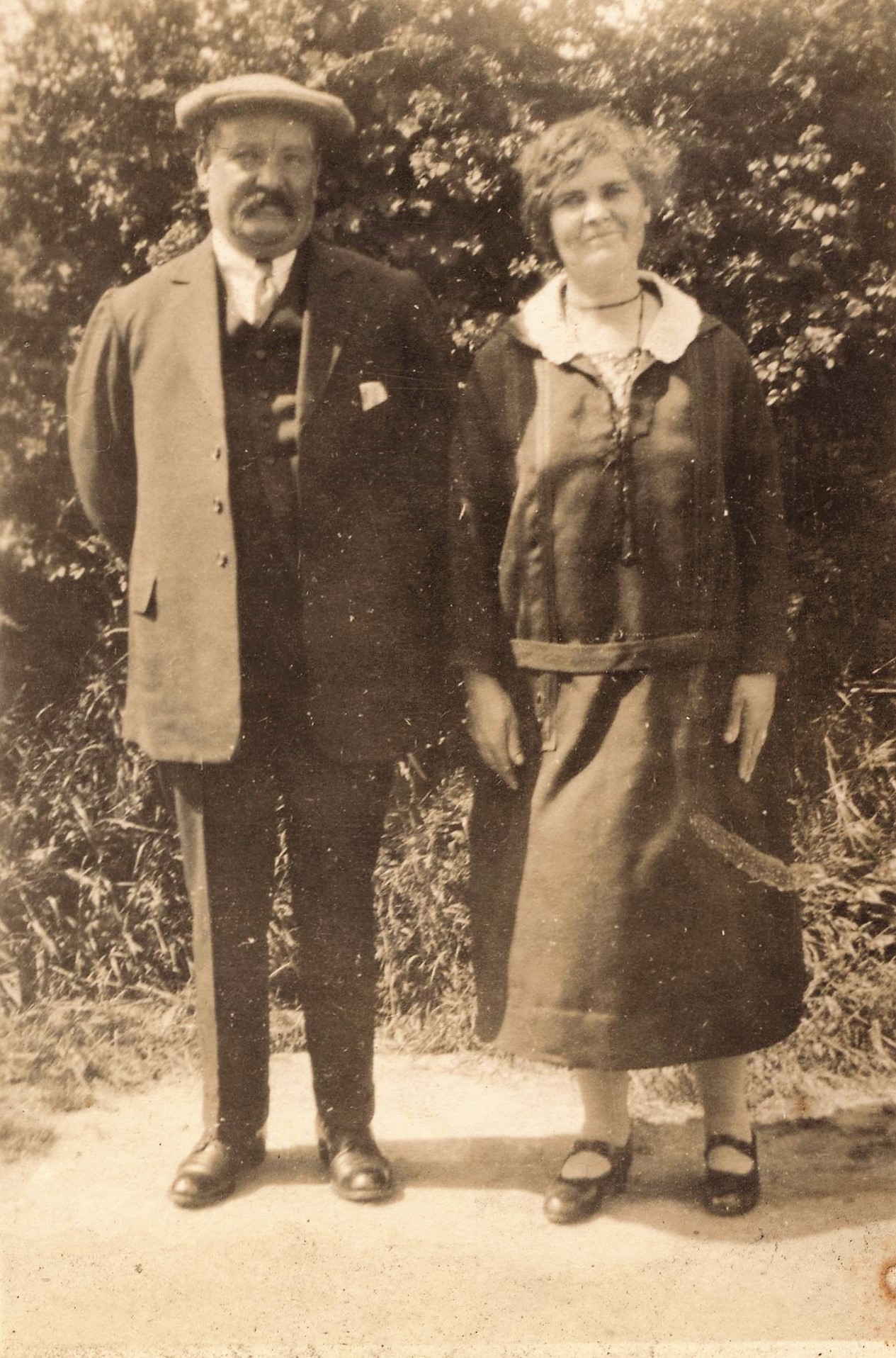 Fred & Bessie Barrett in best clothes.