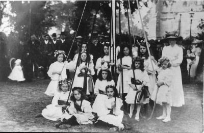Maypole Dancers 1908-9